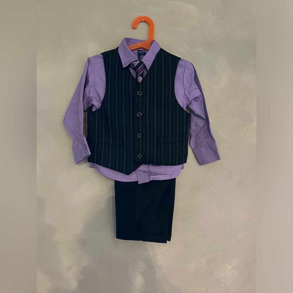 Arrow suit, size 4.